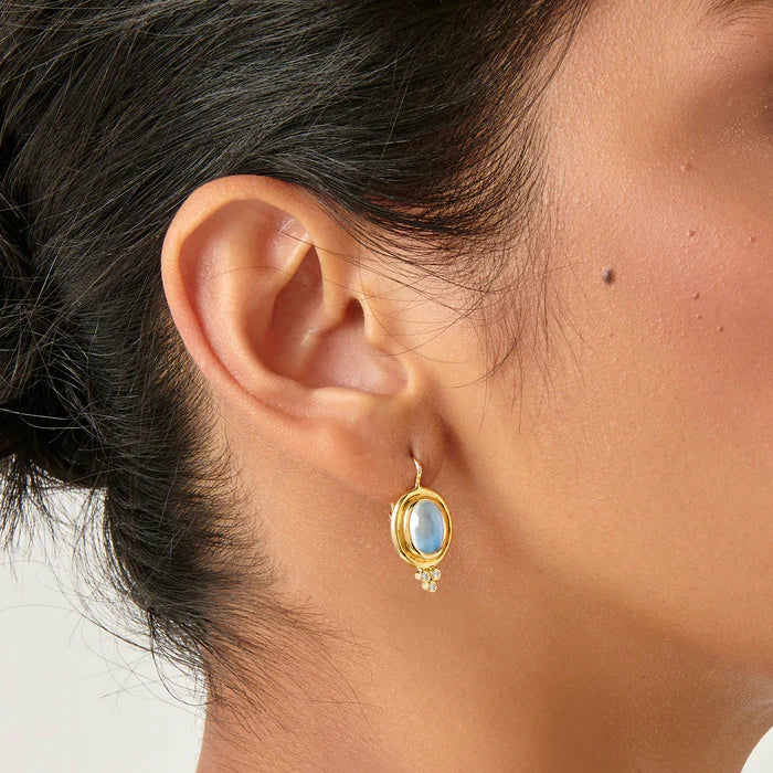 CLASSIC TEMPLE EARRINGS, 18k yellow gold
2.6cts blue moonstone, Earrings, Temple St. Clair