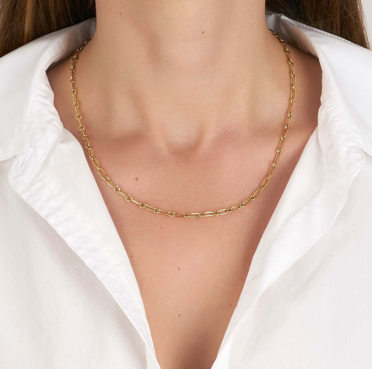 SINGLE STONE MINI LO CHAIN featuring Handcrafted 18K yellow gold oval and round link chain. Chain measures 17". Charms sold separately.