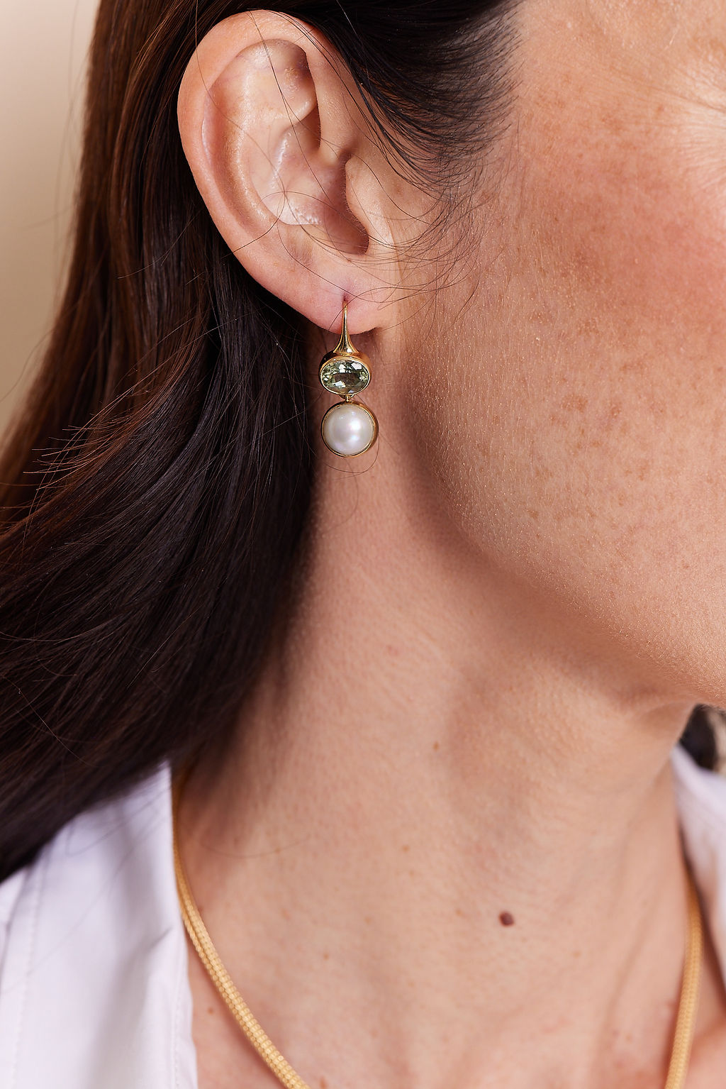 LOUISE EARRINGS, 18k yellow gold
Green tourmaline
Pearl, Earrings, Jade Ruzzo