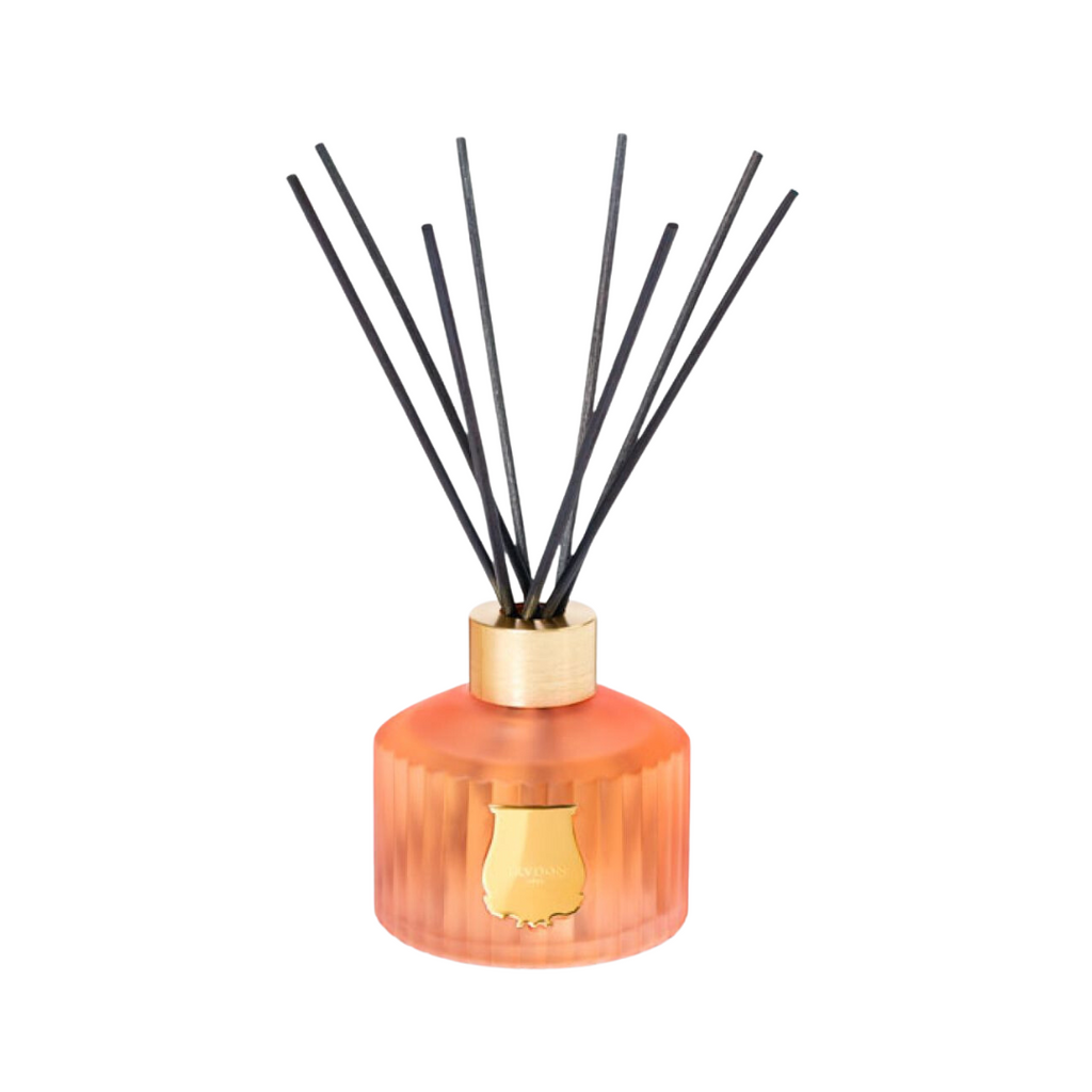 LE DIFFUSEUR - TUILERIES, Floral &amp; fruity chypre 
Handcrafted in the same glass manufacture as the candles, the Diffuser is topped with a 100% recyclable aluminum ring. Through it, you place 8 natural, black rattan sticks. This is a 350ml fluted container adorned with a gold emblem. 
The diffuser allows a 3 to 4-month long, passive diffusion.  
, Fragrance, Trudon