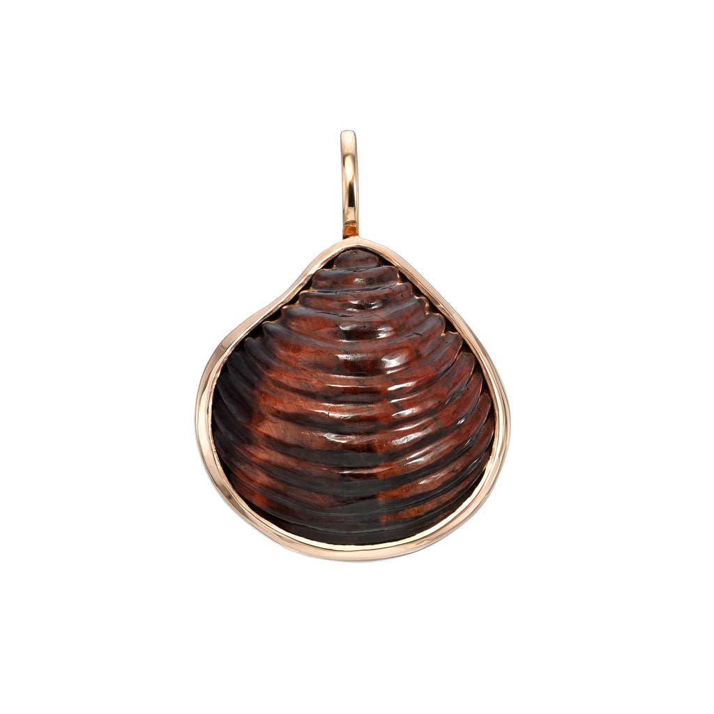 CLASSIC VENUS SHELL - RED TIGER EYE, 18k rose gold  
Carved red tiger eye 
, Pendant, DEZSO