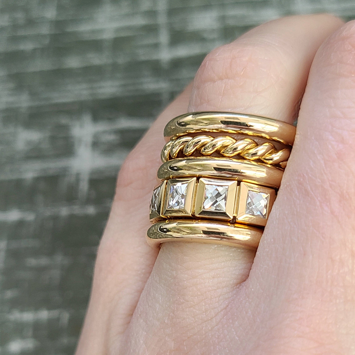 SINGLE STONE MEDIUM LEDA BAND | 3mm high polish handcrafted band.