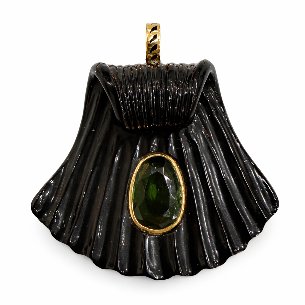 CLASSIC ONYX CAPRI SHELL WITH GREEN TOURMALEIN
